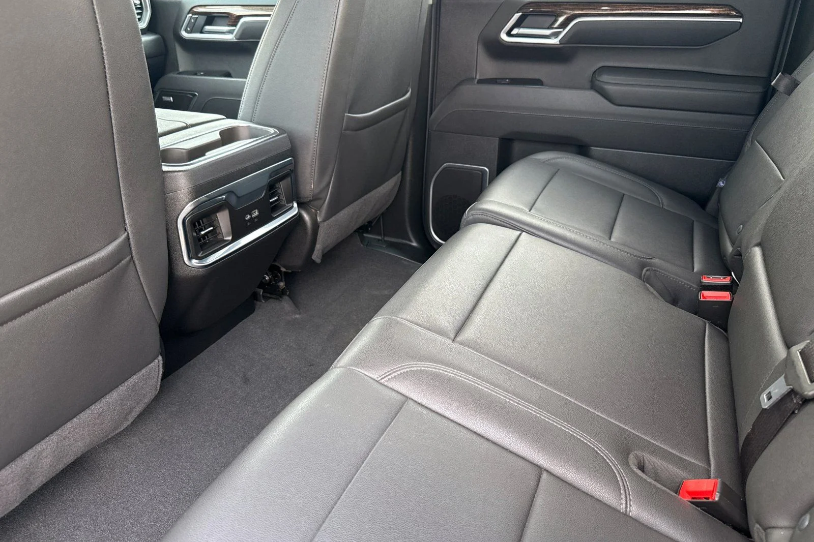 Used 2025  GMC Elevation image 11