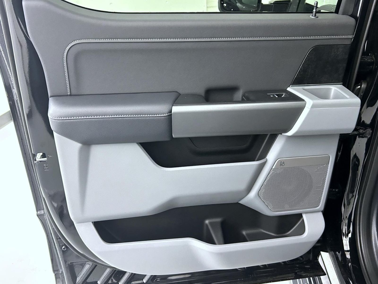 New 2026 Agate Black Metallic Ford XLT image 19
