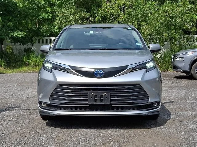Certified Used 2025 CELESTIAL SILVER Toyota  image 3