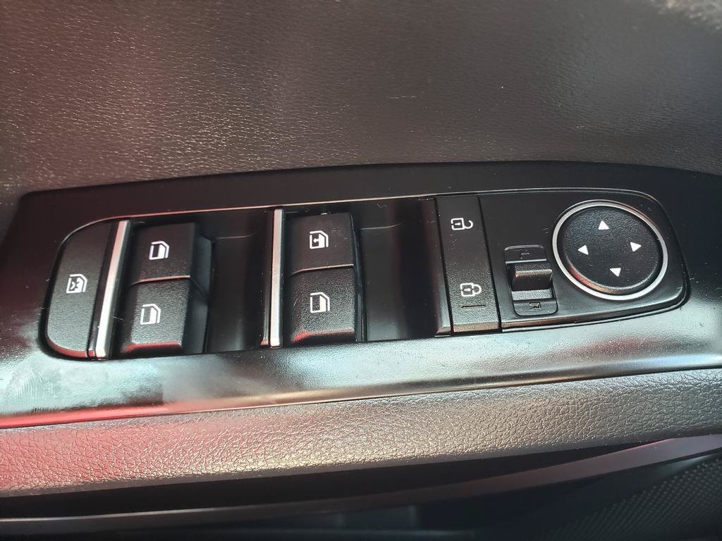 Used 2022 Inferno Red Kia LX image 21