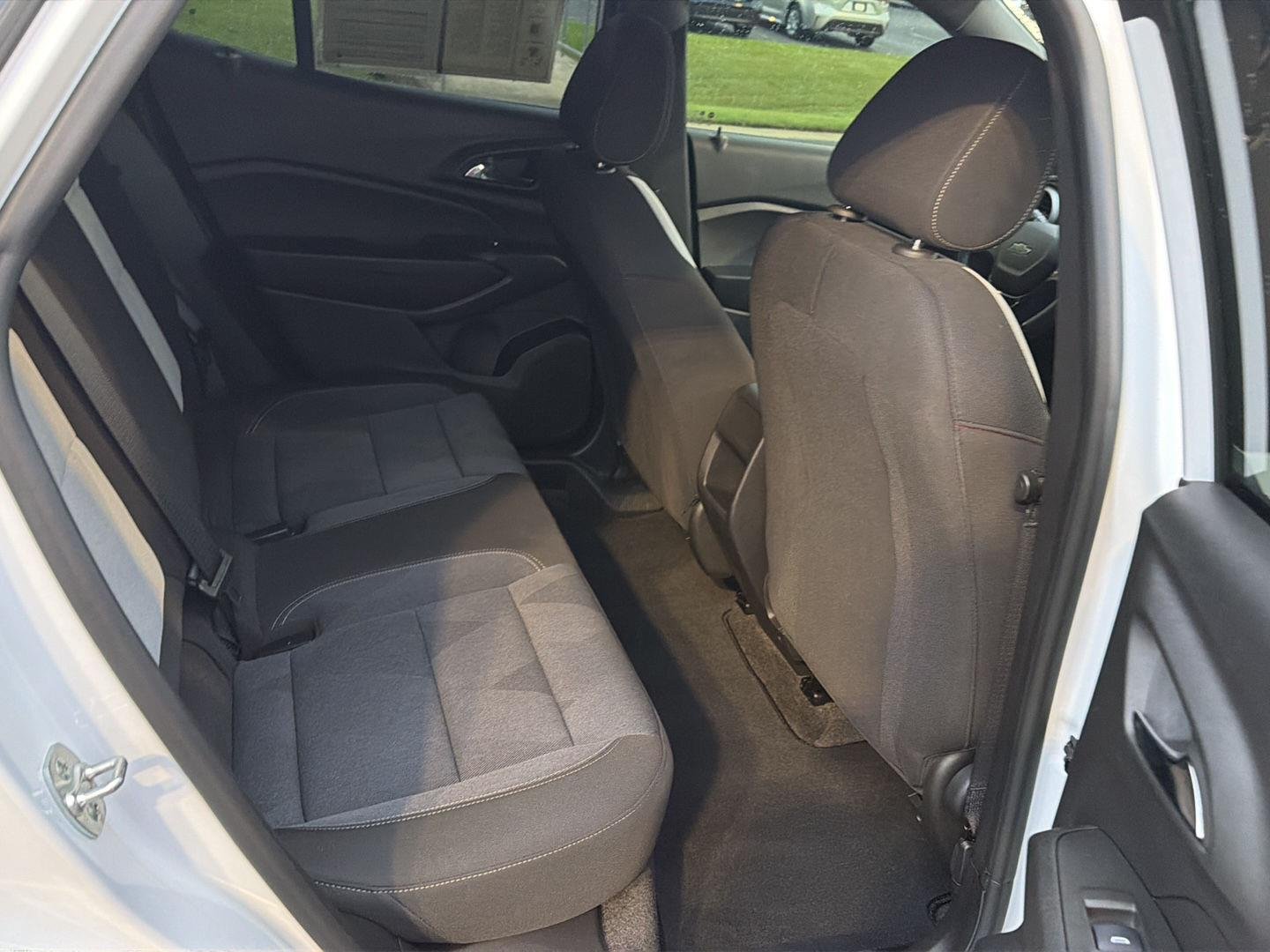 Used 2025 Summit White Chevrolet 1RS image 12