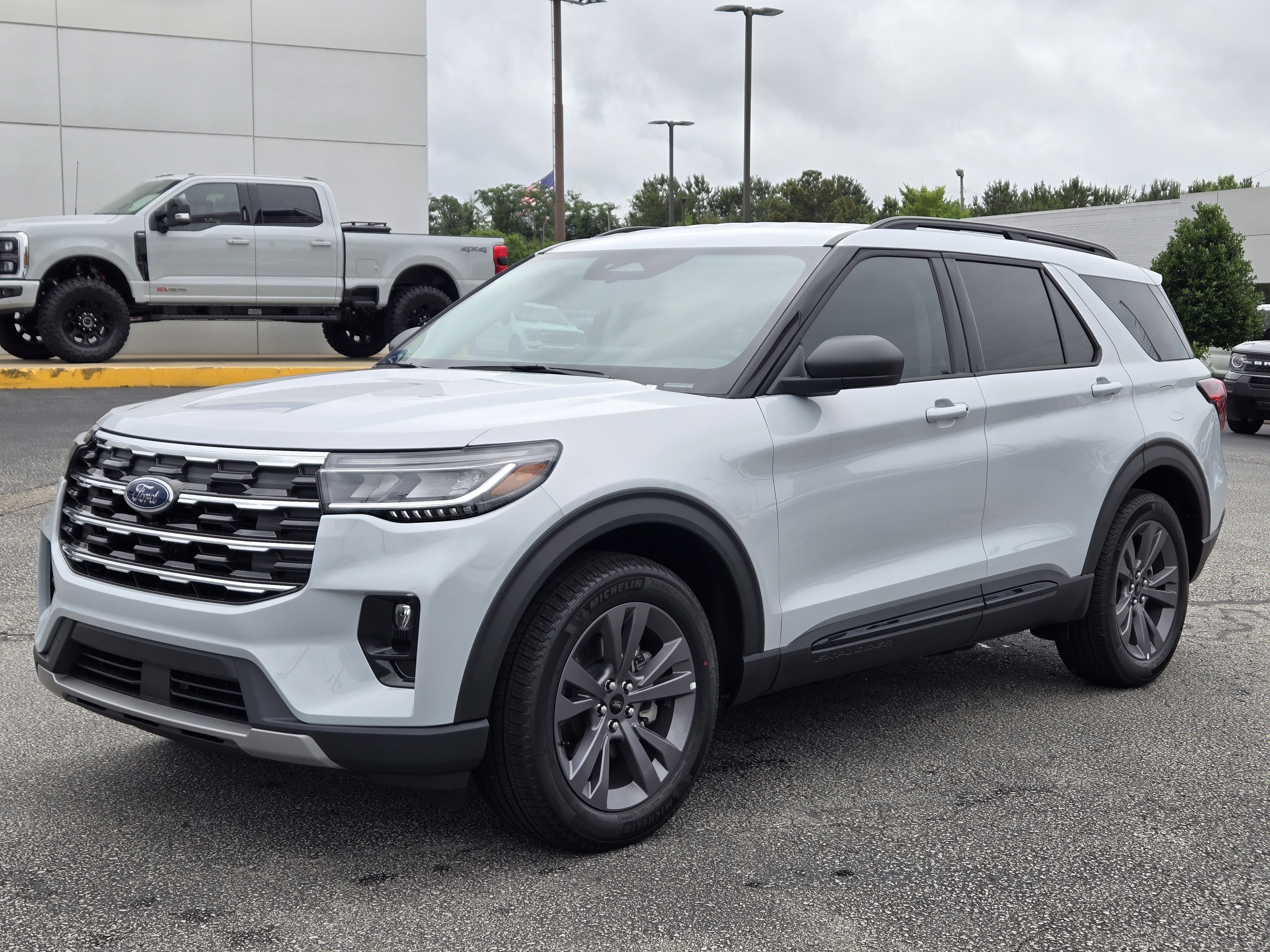 New 2026 Space White Metallic FORD Active image 2