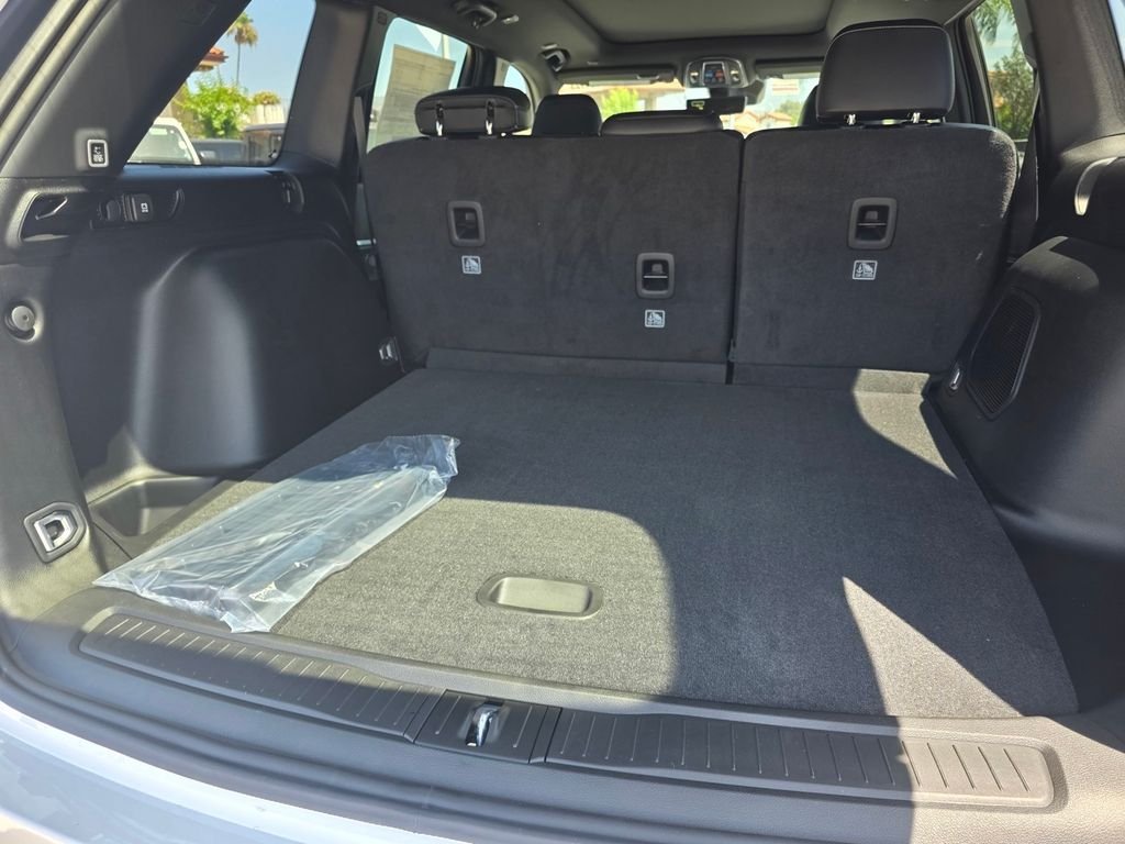 New 2026 Bright White Clear-Coat Exterior Paint Jeep Limited image 11