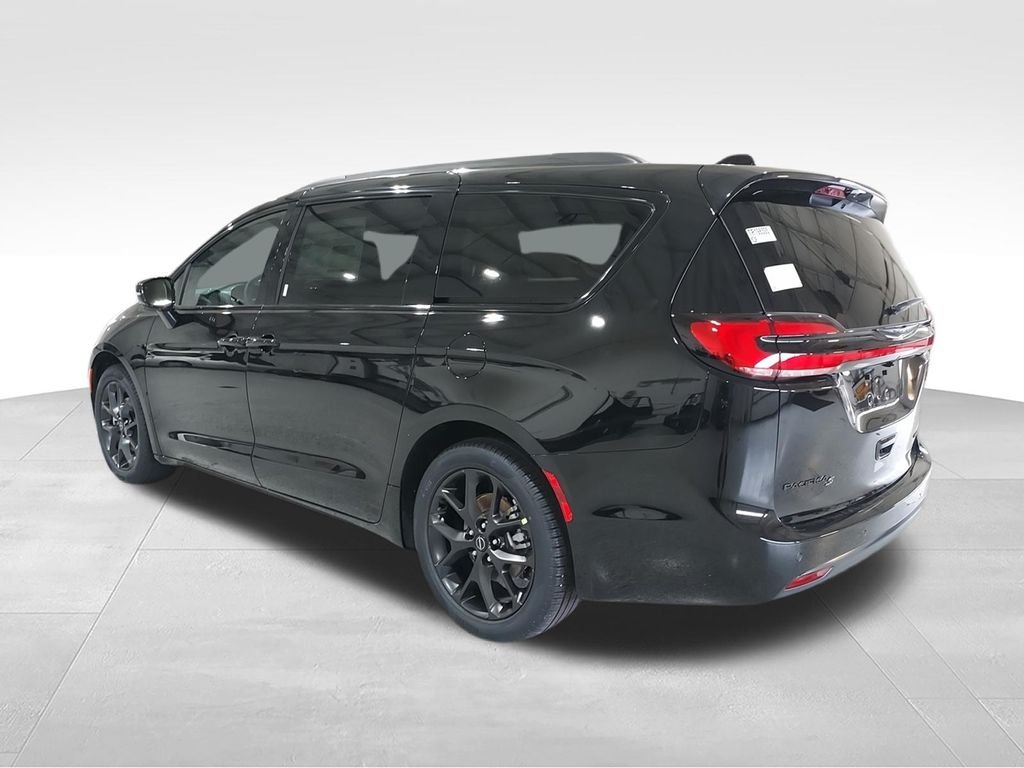 2026 Chrysler Pacifica Limited - Photo 9