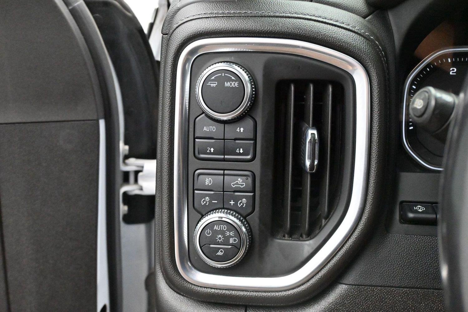 Used 2022 White Frost Tricoat GMC Denali image 30