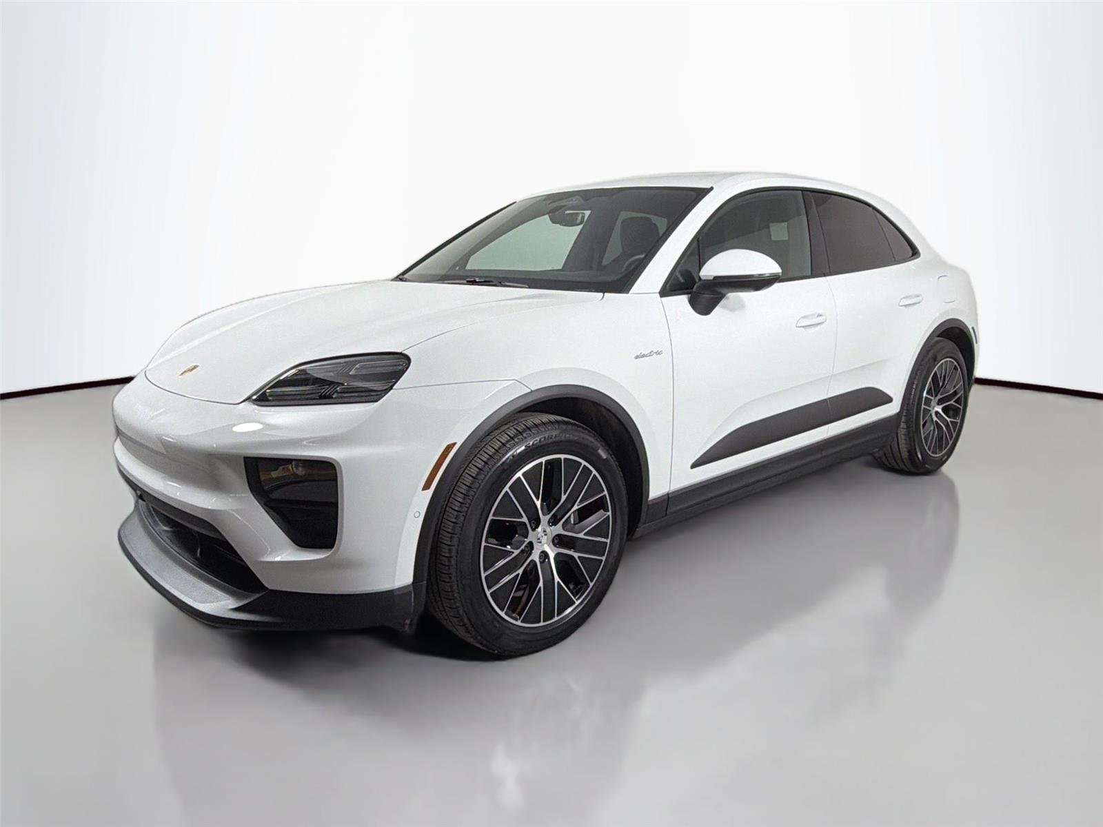 2025 Porsche Macan Macan Electric's photo