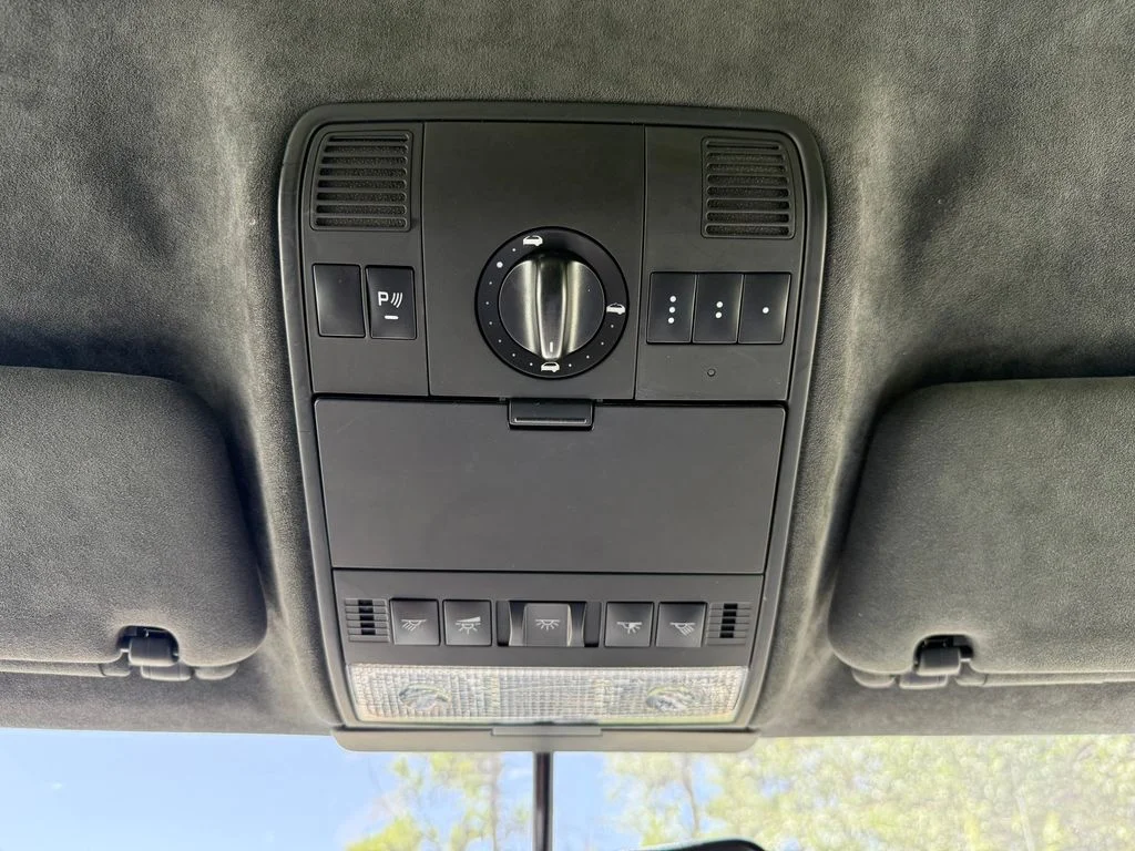 Used 2005  Porsche Turbo image 19