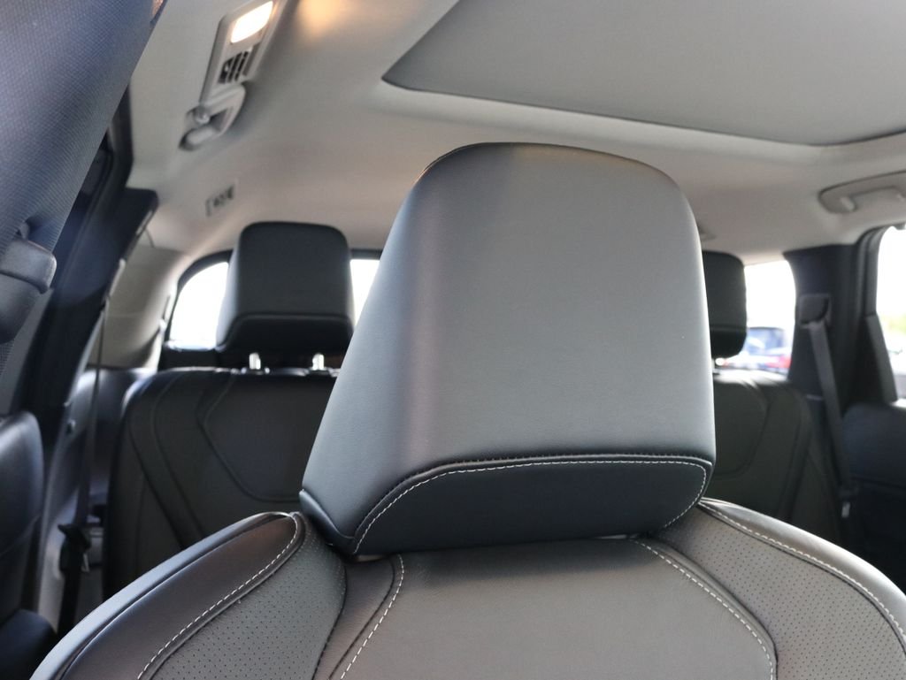 Certified Used 2023 White INFINITI Sensory image 53