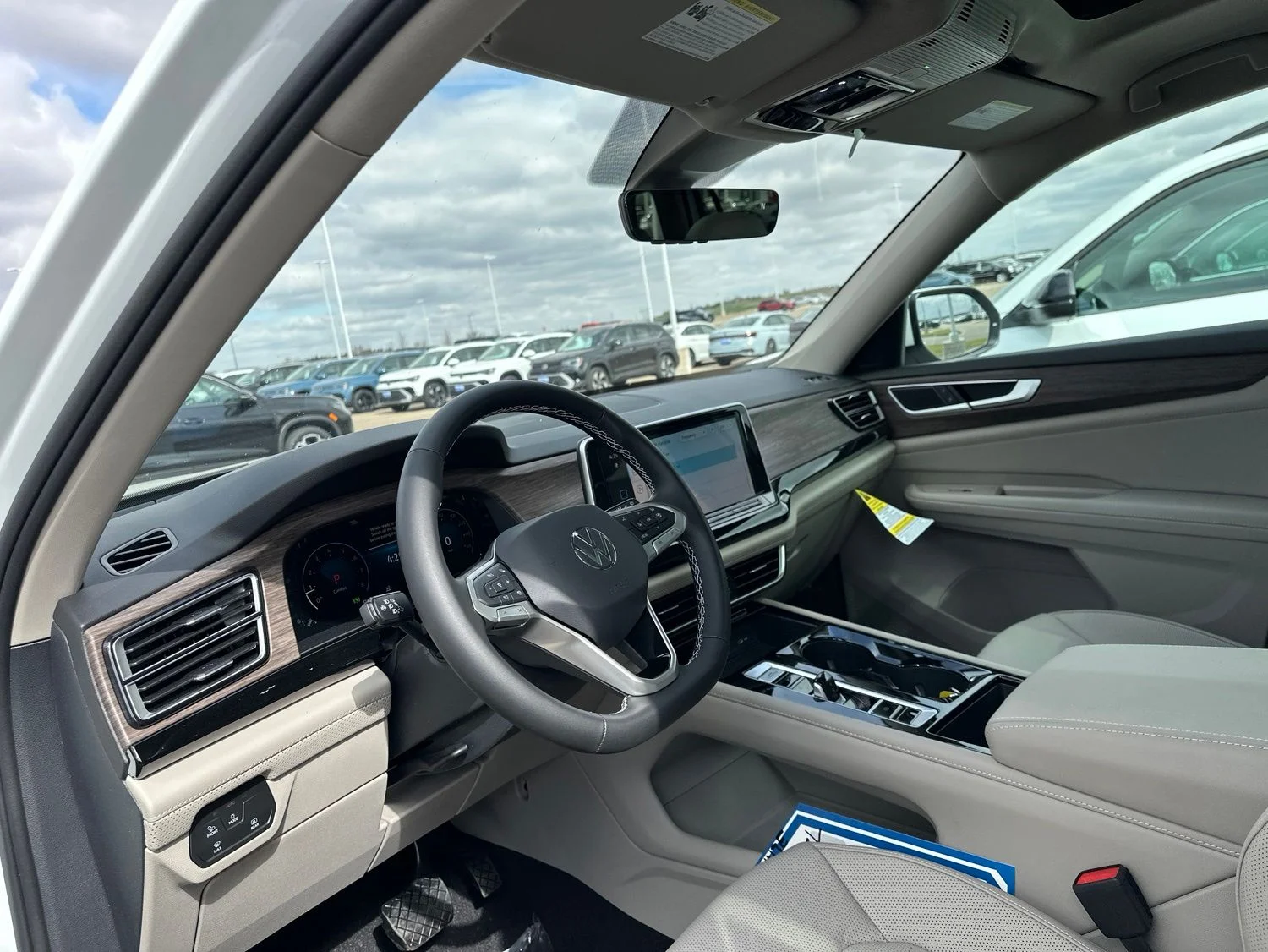 New 2026 White/off-white Volkswagen 2.0T SEL image 12