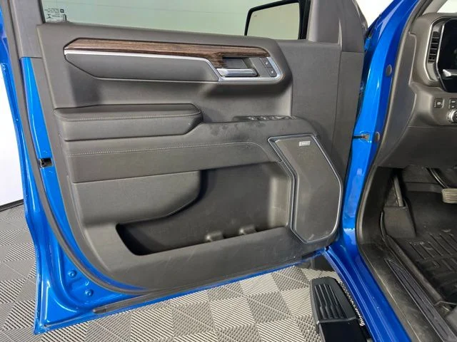 Used 2022 Blue Metallic GMC Elevation image 15