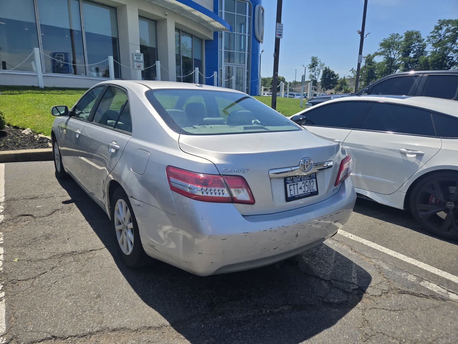 Used 2010 Classic Silver Metallic Toyota XLE image 10