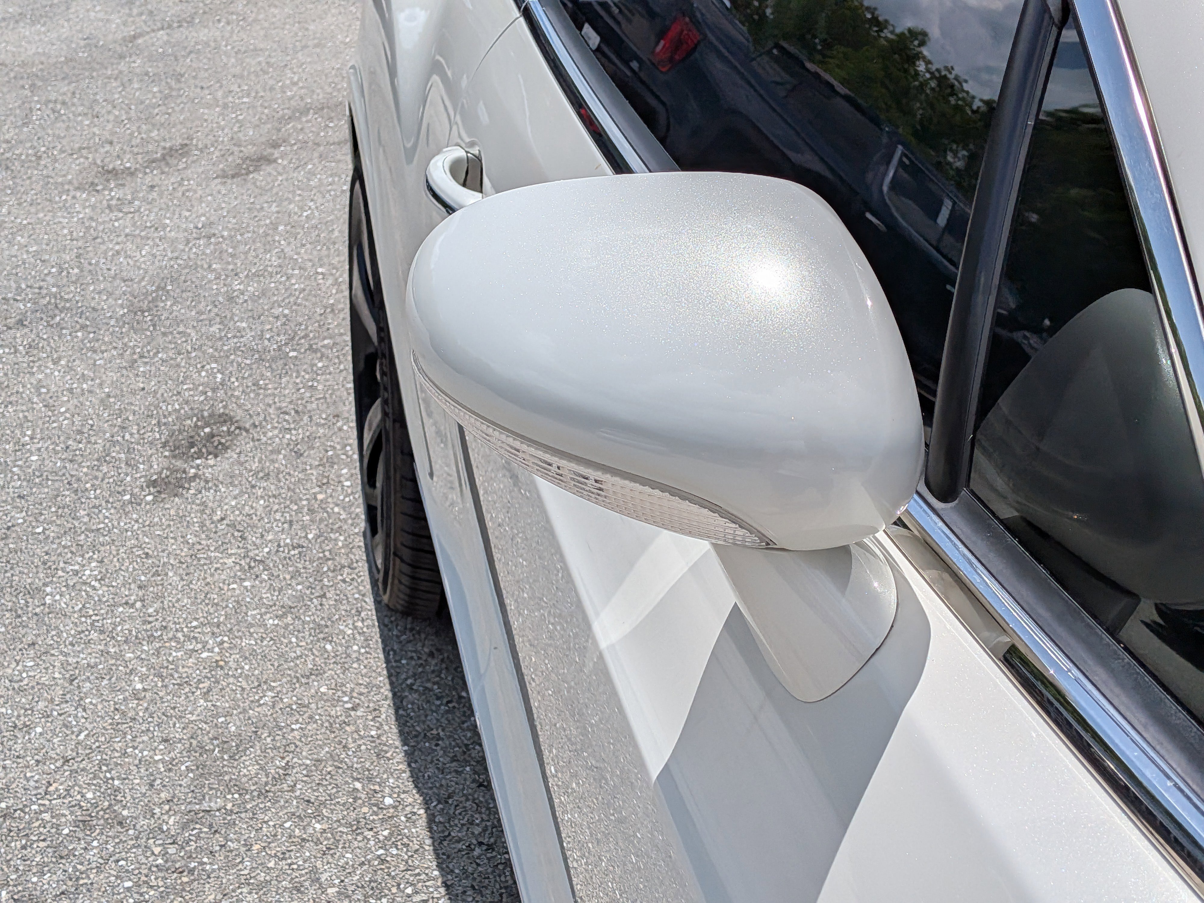 Used 2009 Glacier White Bentley Base image 12