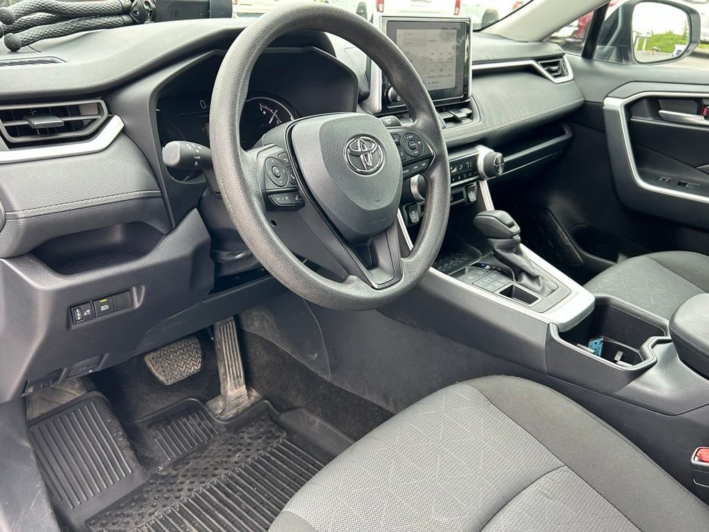 Used 2025 White Toyota XLE image 18