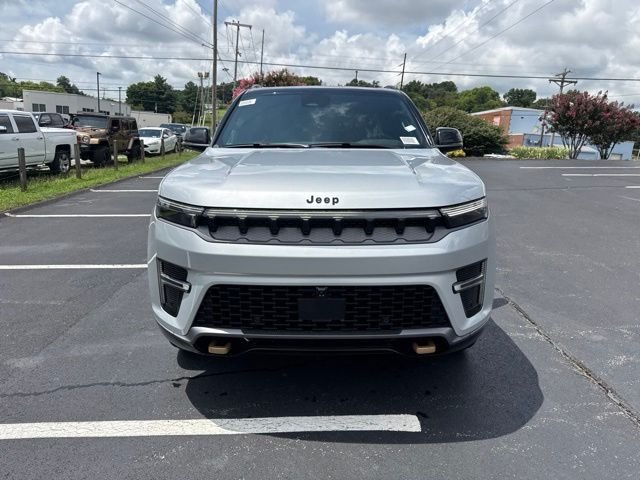 New 2026 Silver-Zynith Exterior Paint Jeep 85th Anniversary Edition image 2