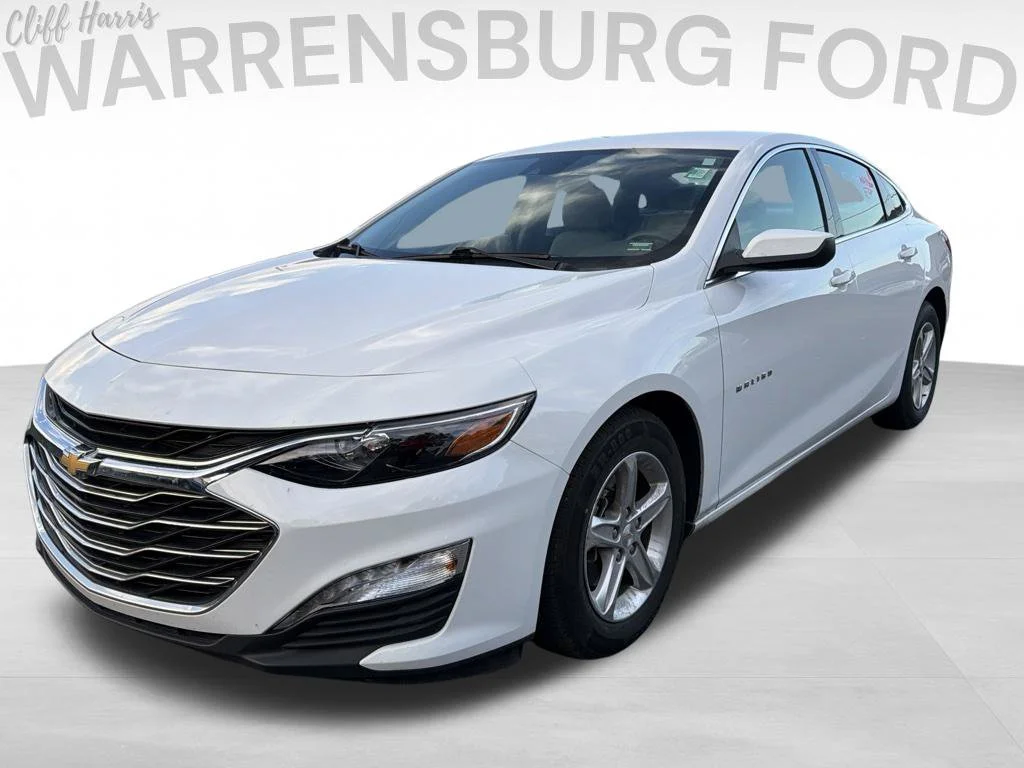 Used 2024 Summit White Chevrolet LT image 3