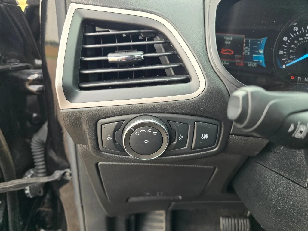 Used 2022 Agate Black Metallic Ford SEL image 19