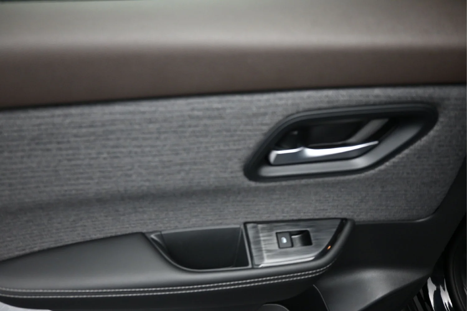 Used 2021 Black Nissan SV Intelligent AWD image 14