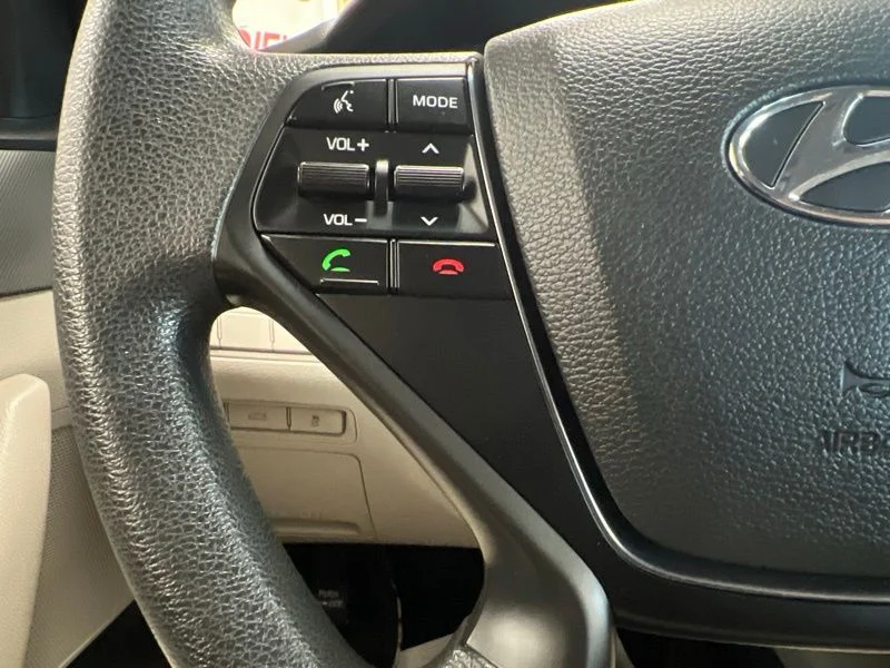Used 2015 Red Hyundai SE image 21