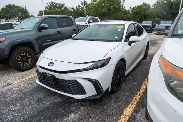 2025 Toyota Camry SE
