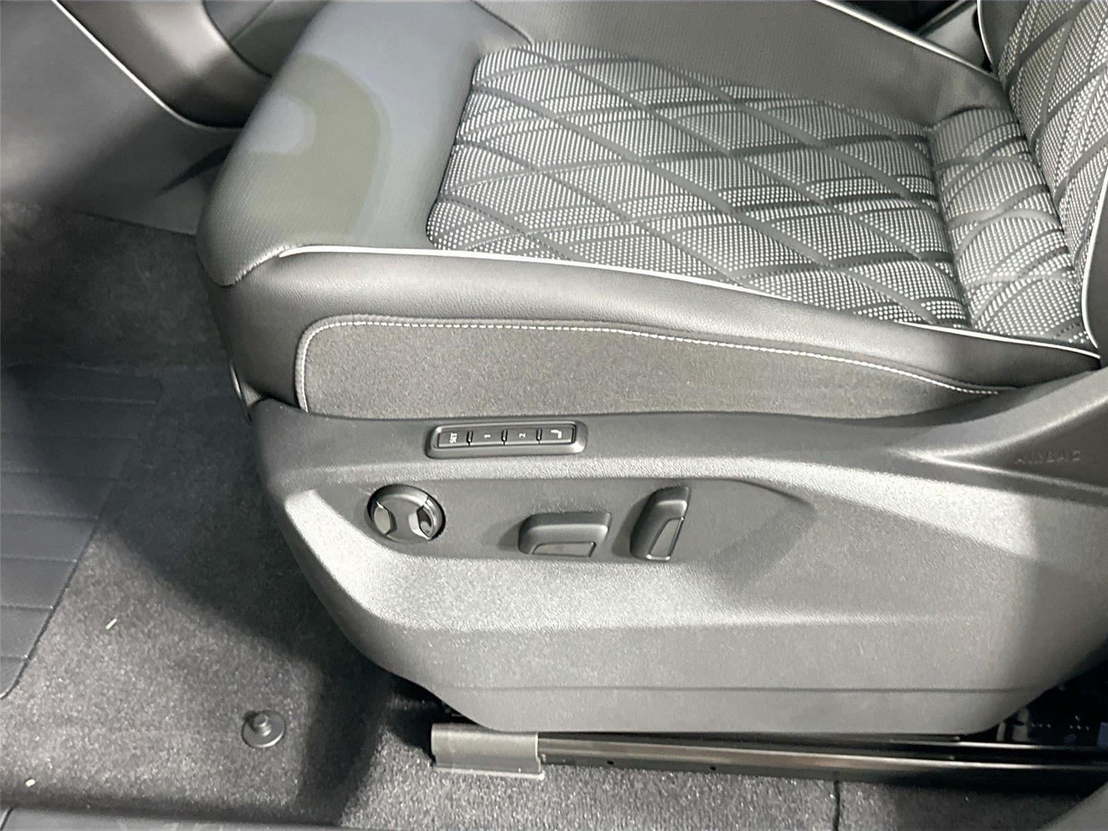 New 2026  Volkswagen 2.0T SEL Premium R-Line image 18