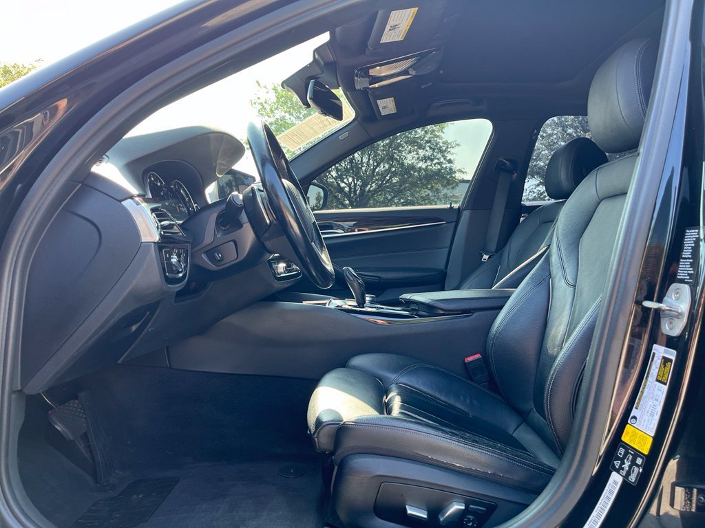 Used 2018 Black BMW 540i xDrive image 17
