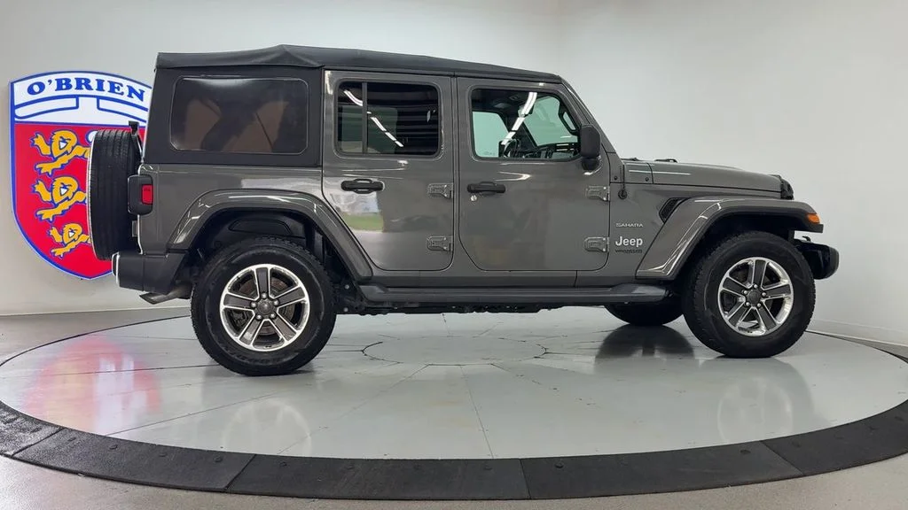 Used 2018 Gray Clearcoat Jeep Unlimited Sahara image 4