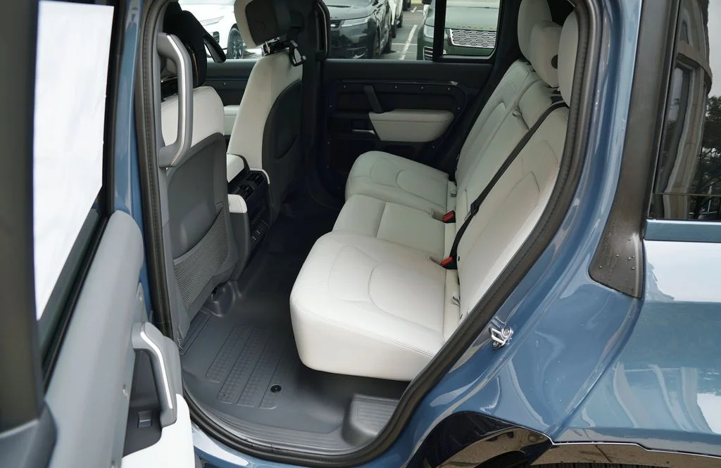 New 2026 Tasman Blue Land Rover X-Dynamic SE image 33