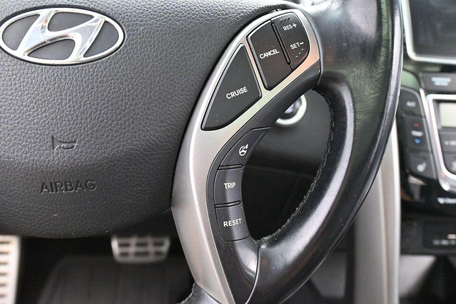 Used 2013 Black Noir Pearl Hyundai 5dr HB Auto PZEV image 18