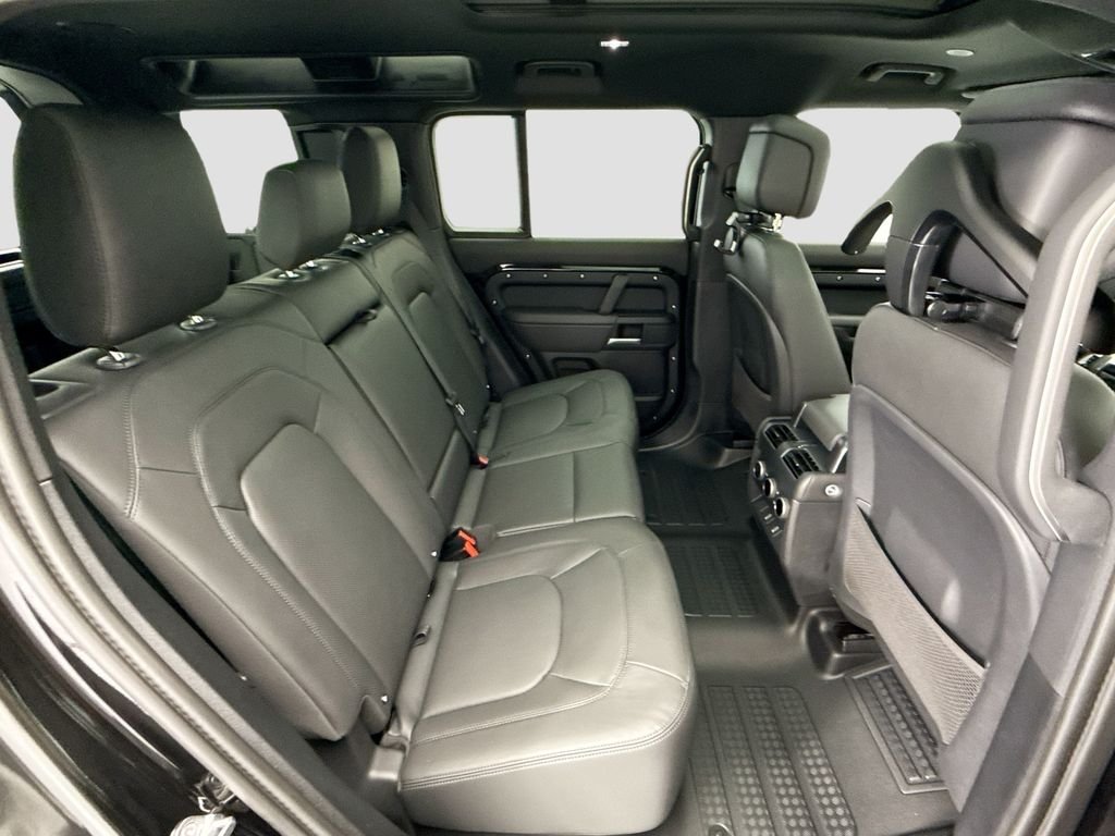 New 2026 Santorini Black Land Rover X-Dynamic SE image 21