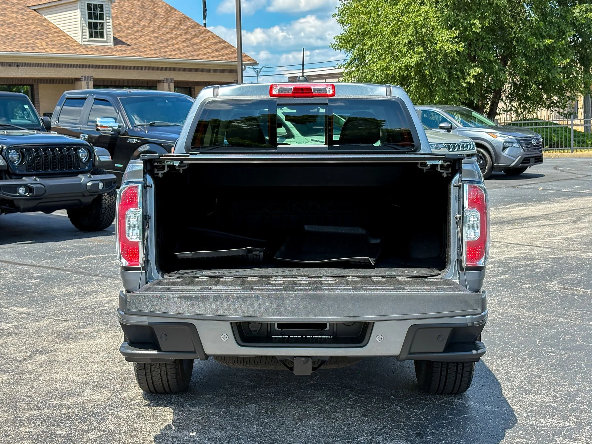 Used 2022 Gray GMC Denali image 39