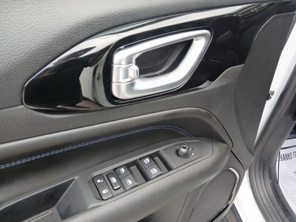 Used 2026 White Jeep Latitude image 11