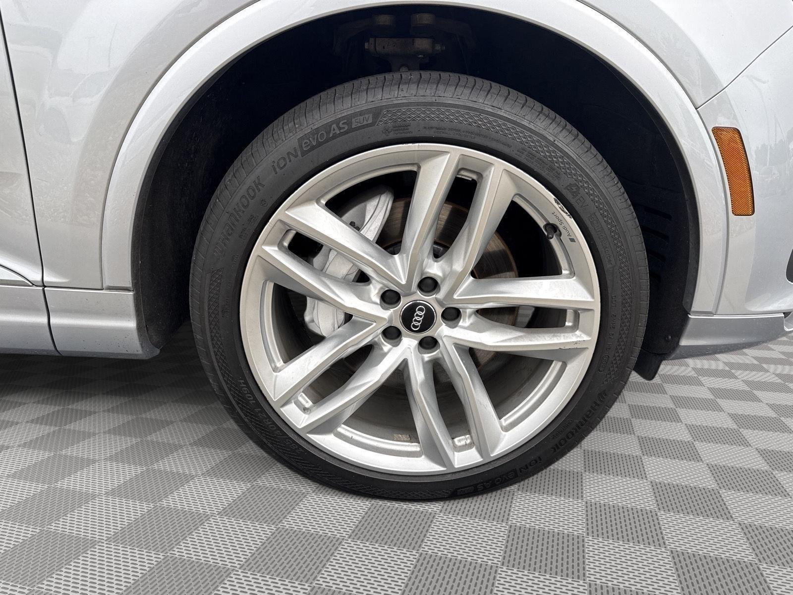 Used 2018 Florett Silver Metallic Audi Prestige image 8