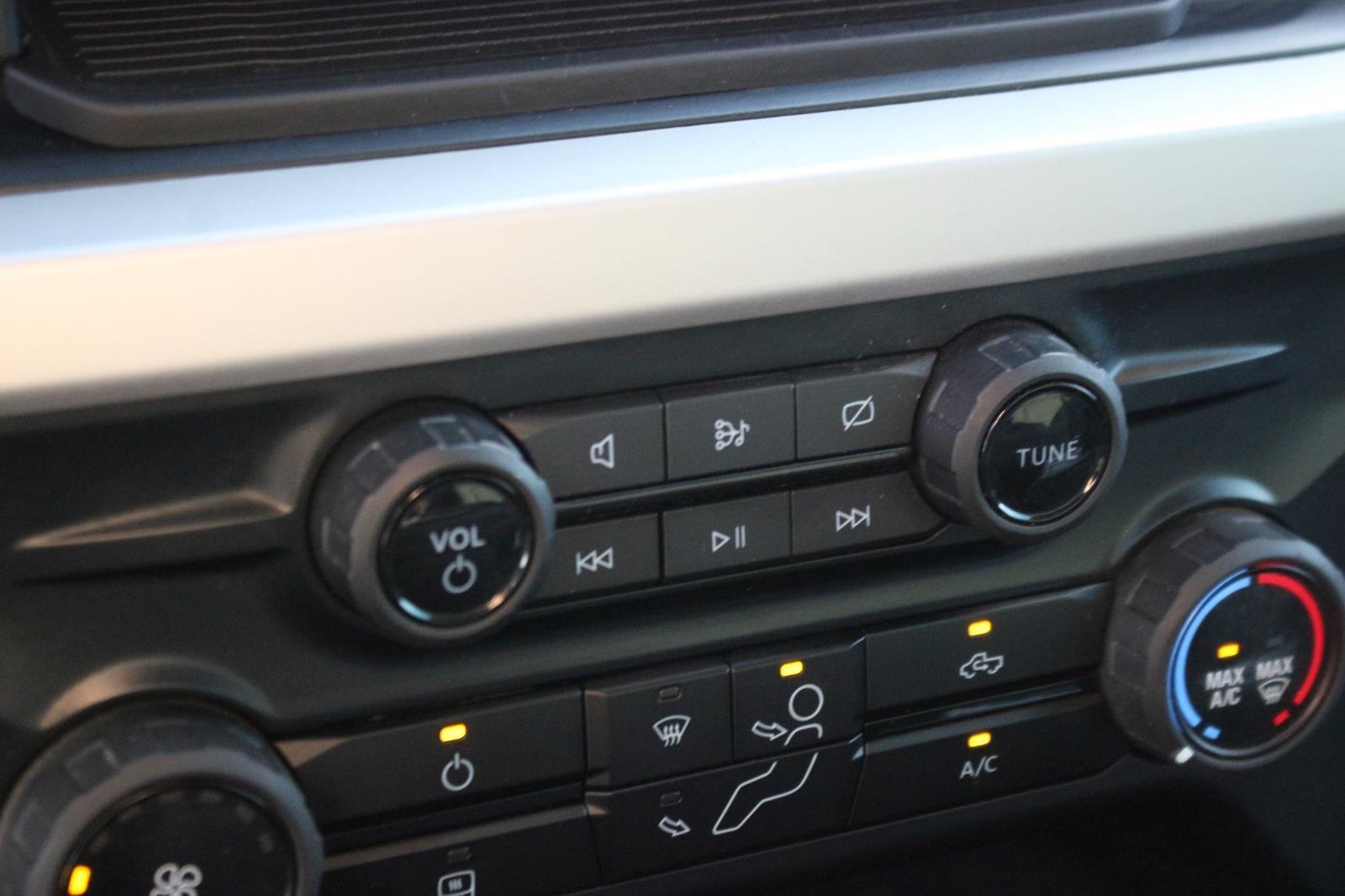 Used 2023 Oxford White Ford XL image 28