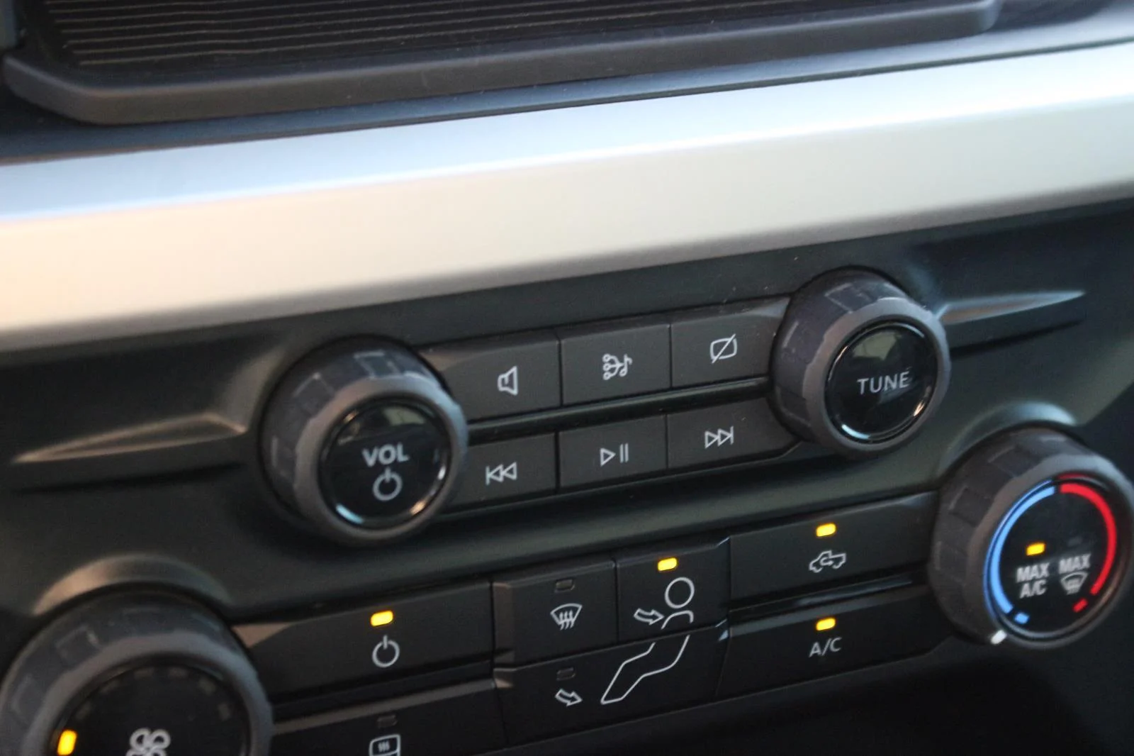 Used 2023 Oxford White Ford XL image 28
