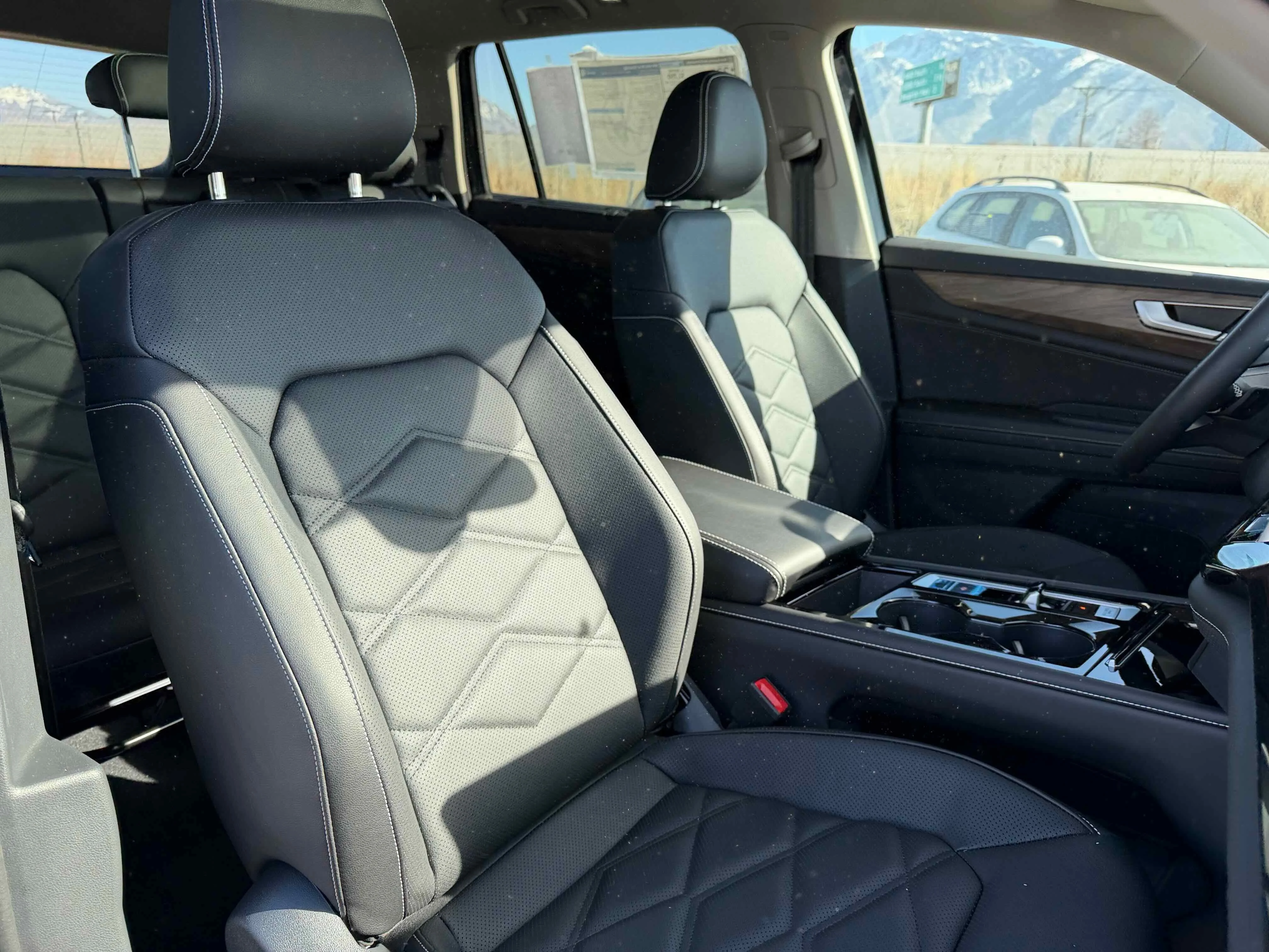 New 2026 Deep Black Volkswagen 2.0T SE w/Technology image 32