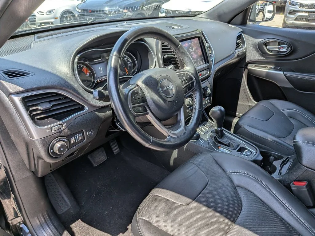 Used 2021 Black Jeep Latitude Lux image 13