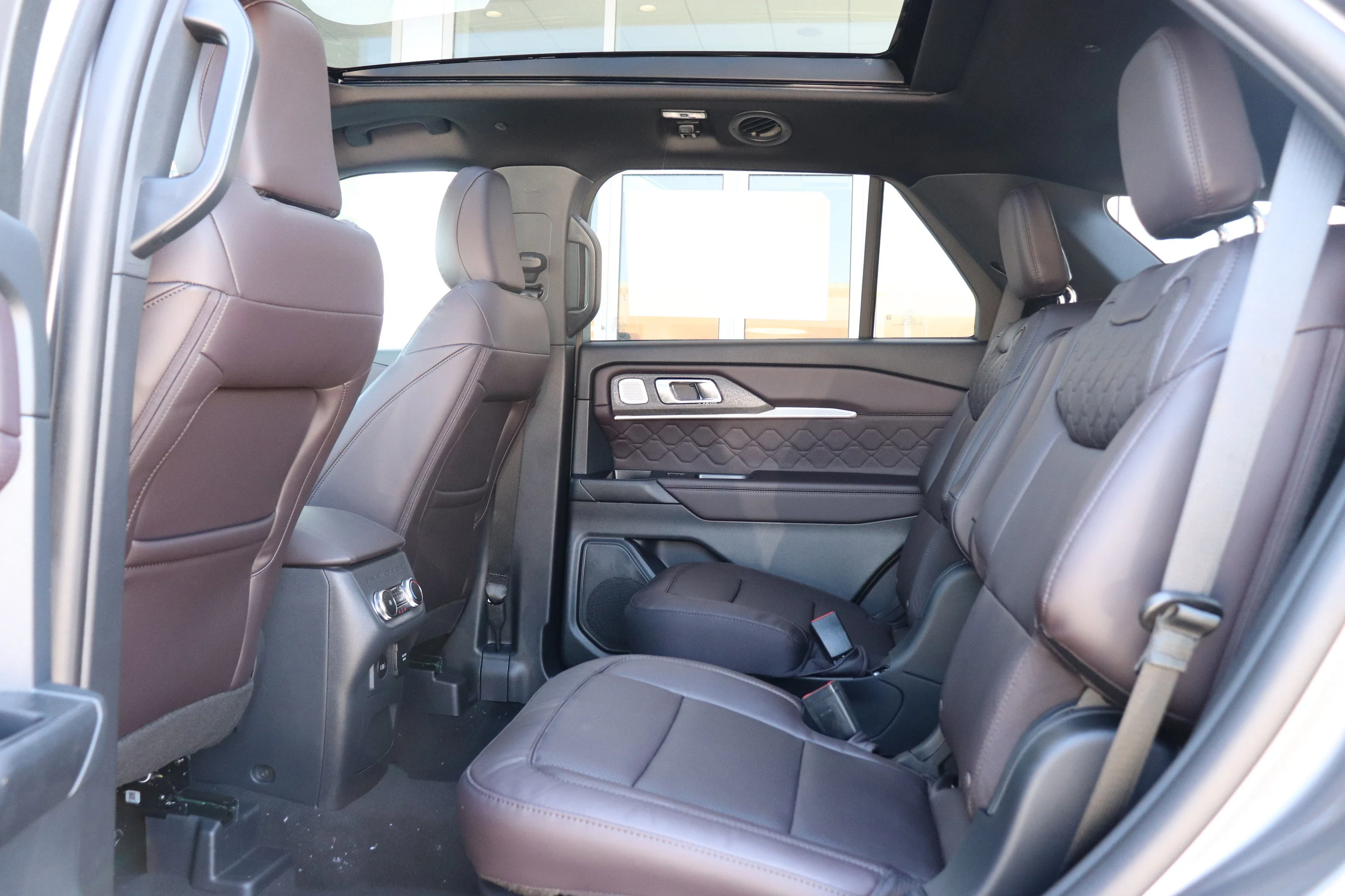 New 2026 CARBONIZED GREY METALLIC Ford Platinum image 13