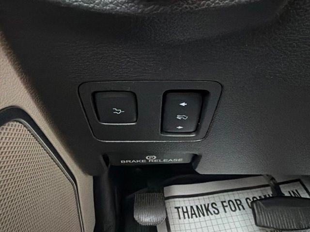 Used 2020 Red Metallic Ford Limited image 33