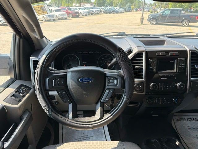 Used 2016 Oxford White Ford XLT image 23
