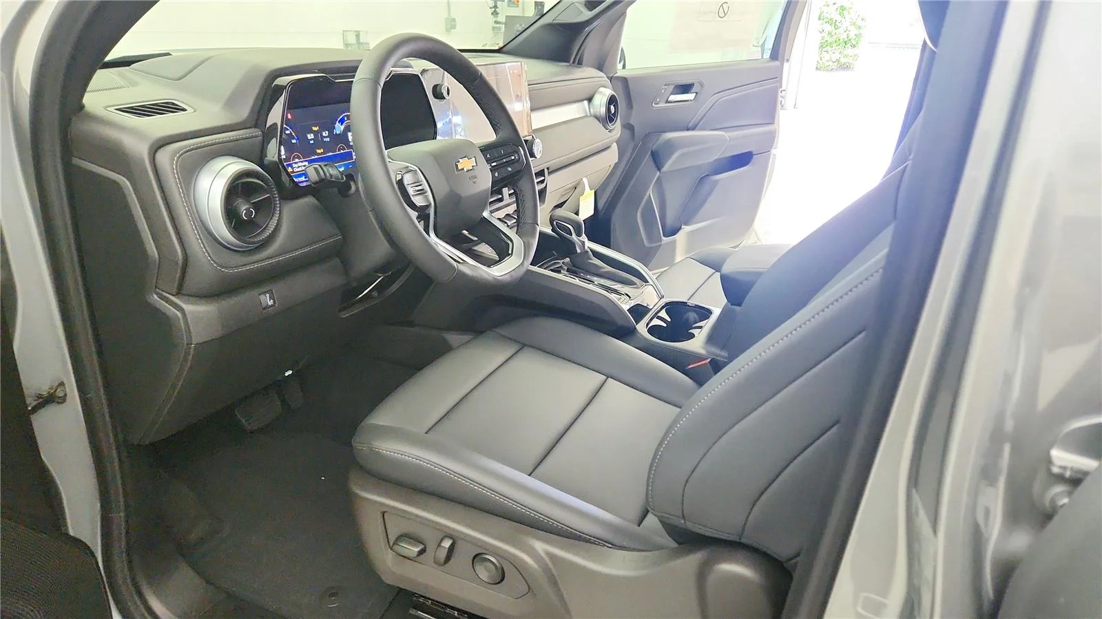 2026 Chevrolet Colorado LT - Photo 22