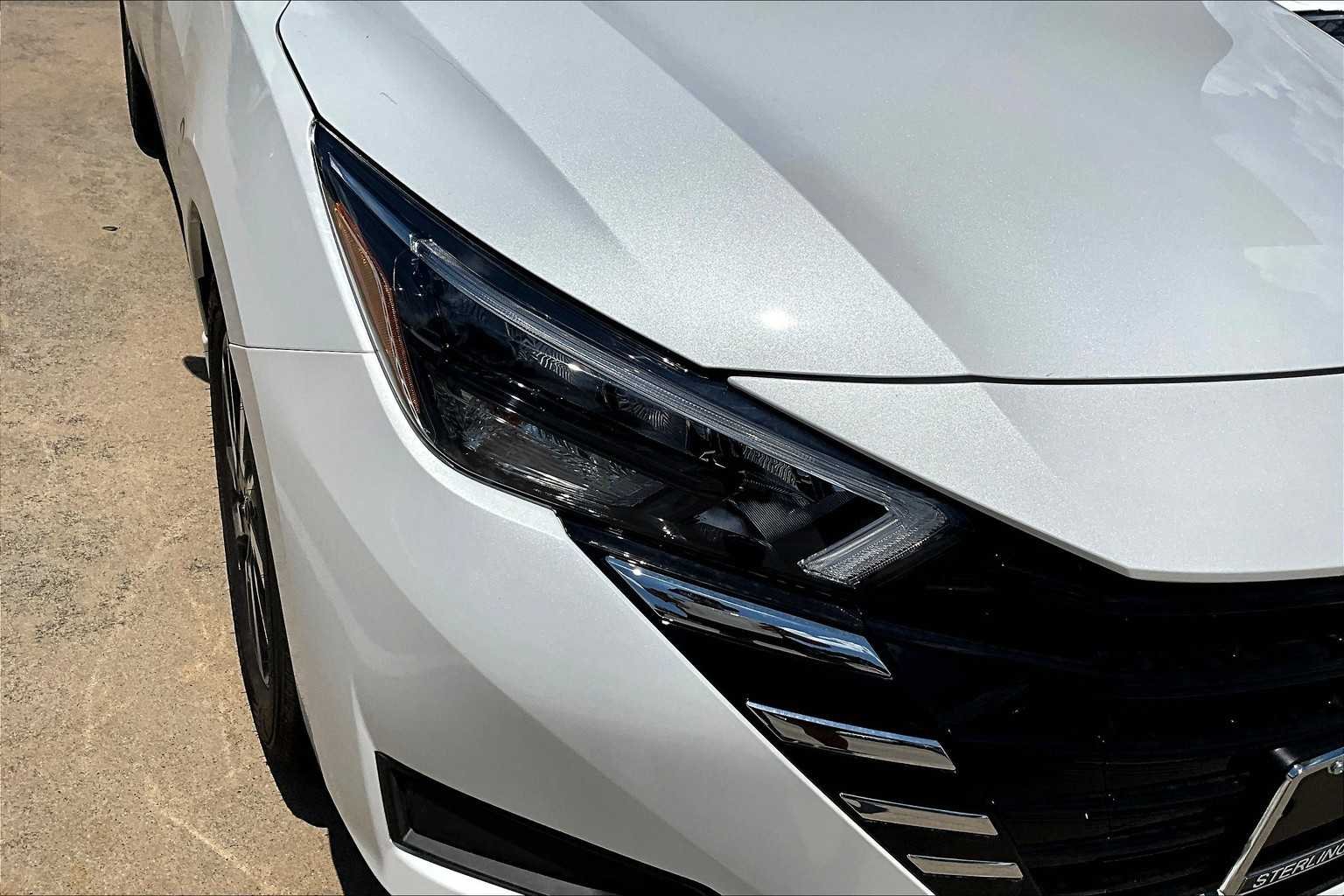 Used 2025 Aspen White Tricoat Nissan SV image 19