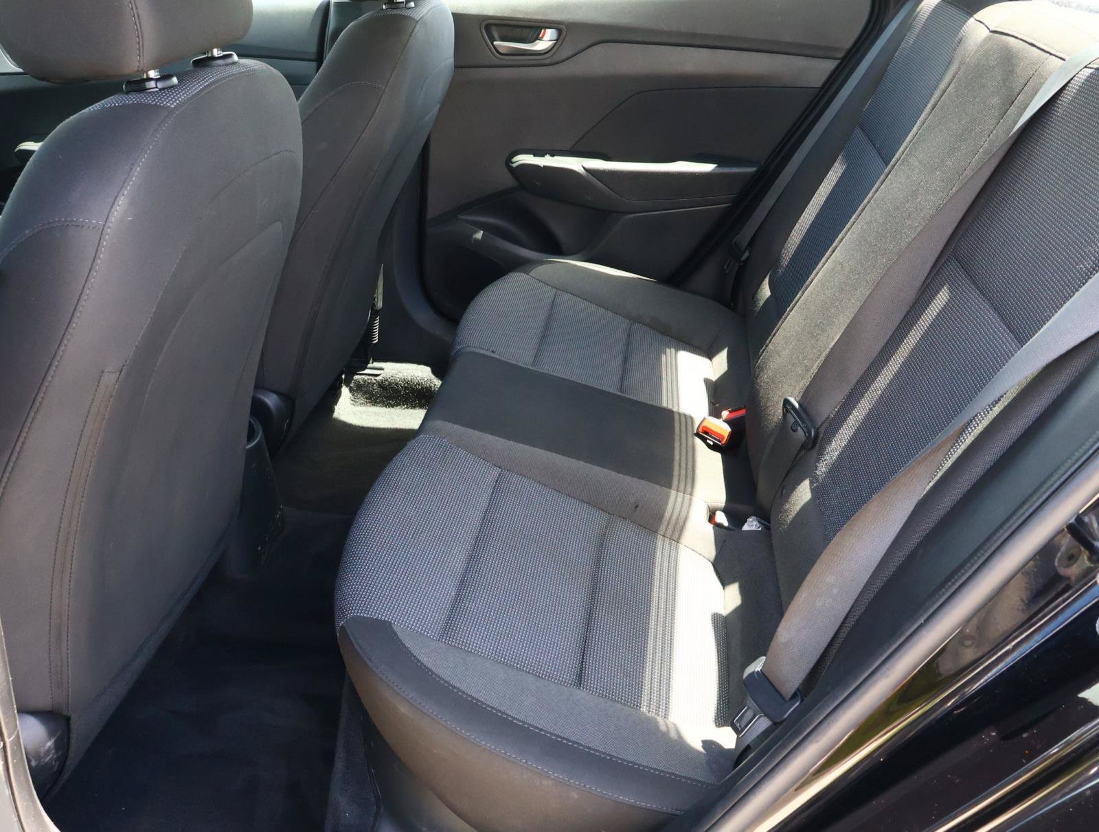Used 2022 Absolute Black Hyundai SE image 18