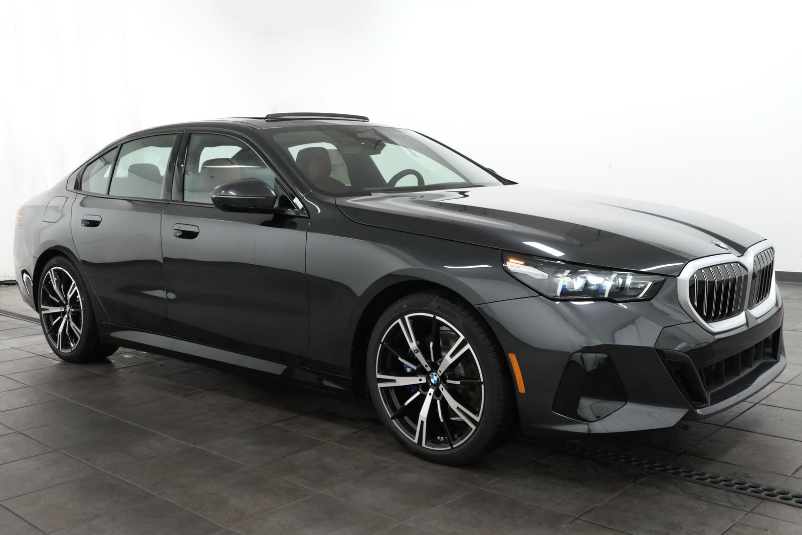 New 2027 Dark Graphite Metallic BMW 530i xDrive image 7