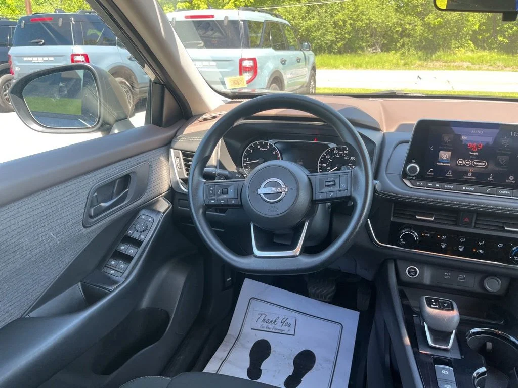 Used 2023 Gray Nissan S image 11