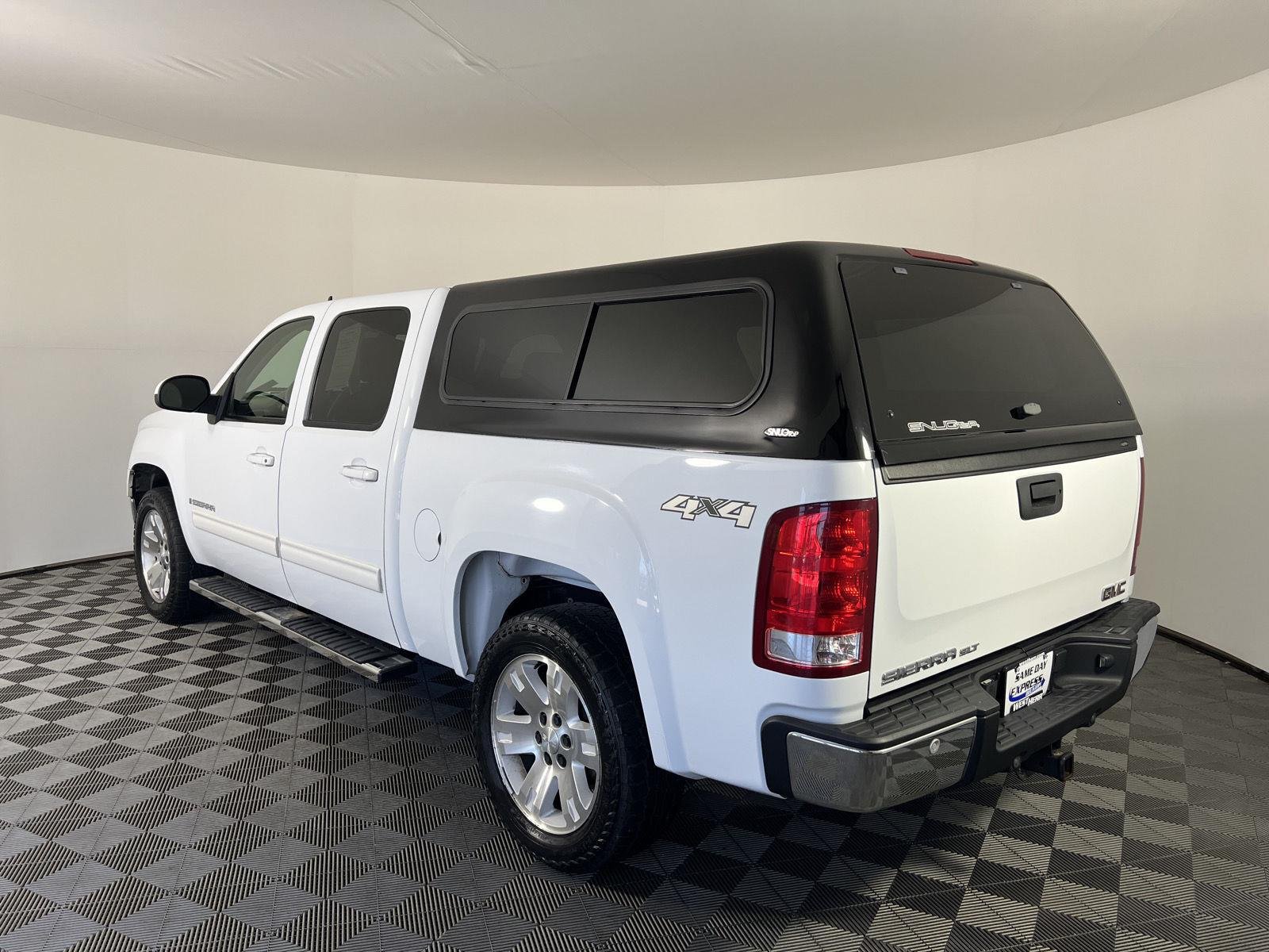 Used 2007 Summit White GMC SLT image 21