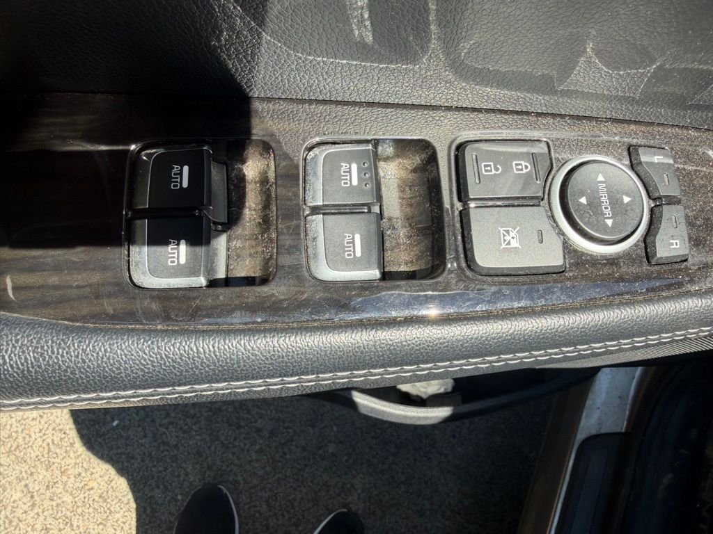 Used 2019 Titanium Silver Kia LX image 10