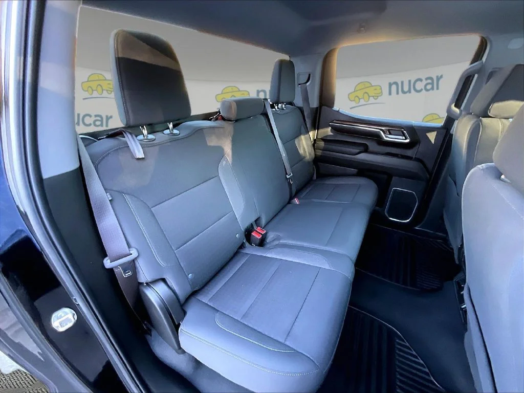 Used 2023 Black Chevrolet CrewCab 4x4 image 16