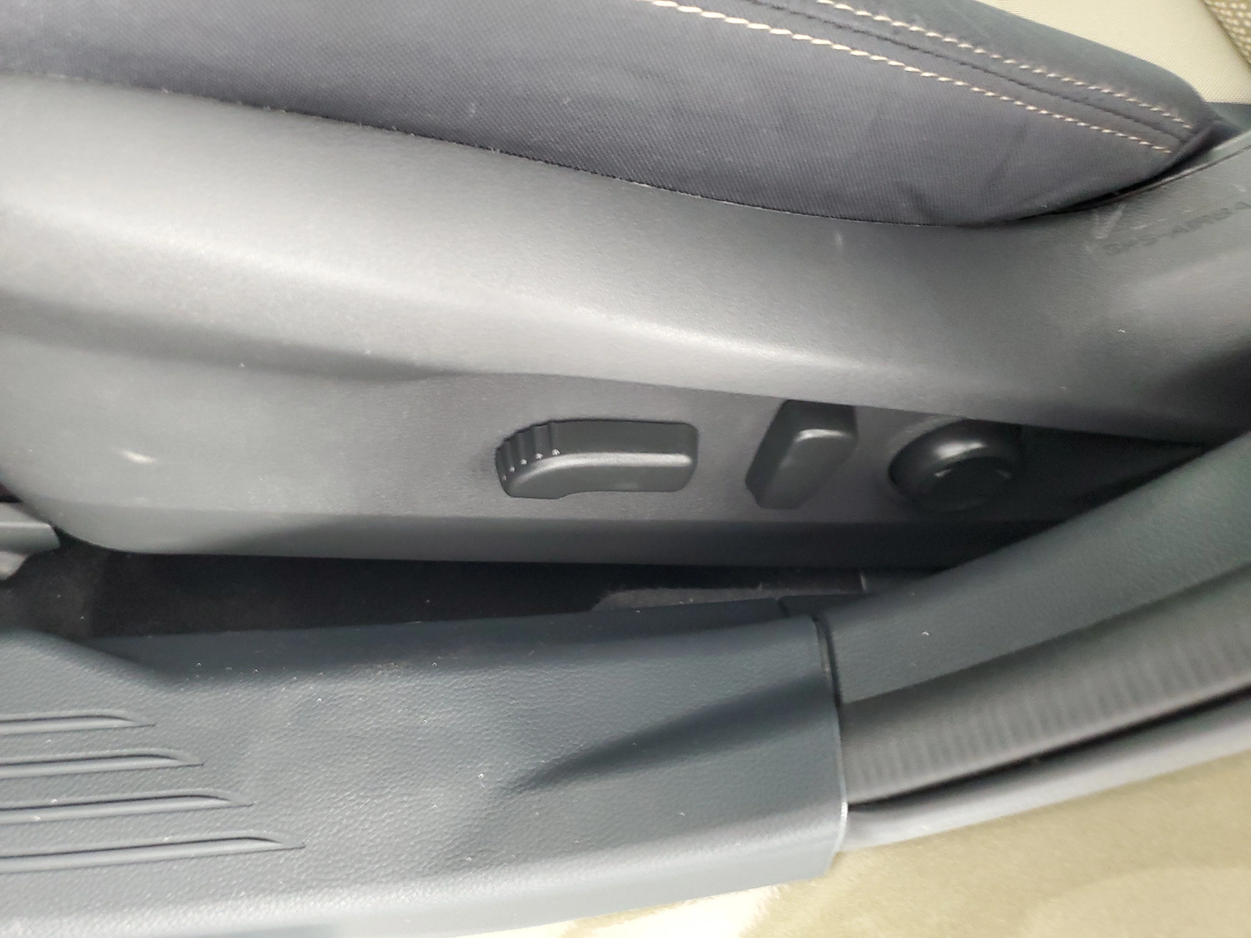 Used 2025 Autumn Green Metallic Subaru Premium image 29