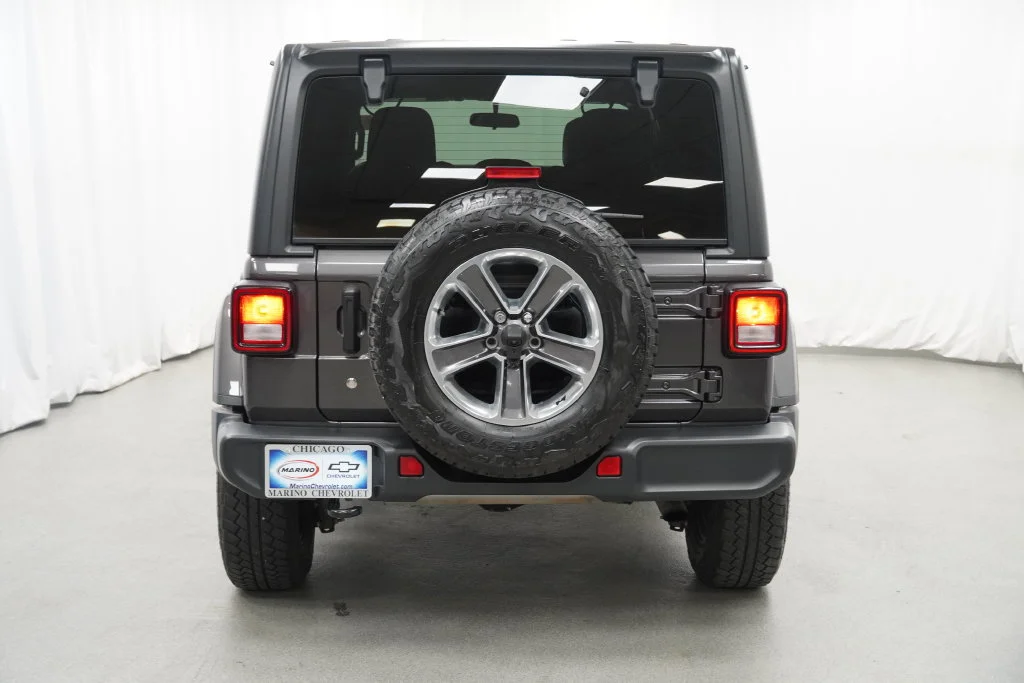 Used 2020 Gray Jeep Sahara 4x4 image 38