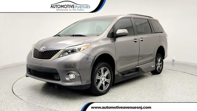 2017 Toyota Sienna SE Premium, 8-Seater with VMI Northstar Wheelchair Conversion